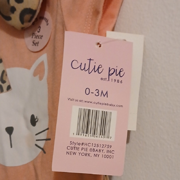 Cute Cat Print Baby Outfit with Leopard Print Leggings & Booties - Picture 2 of 3